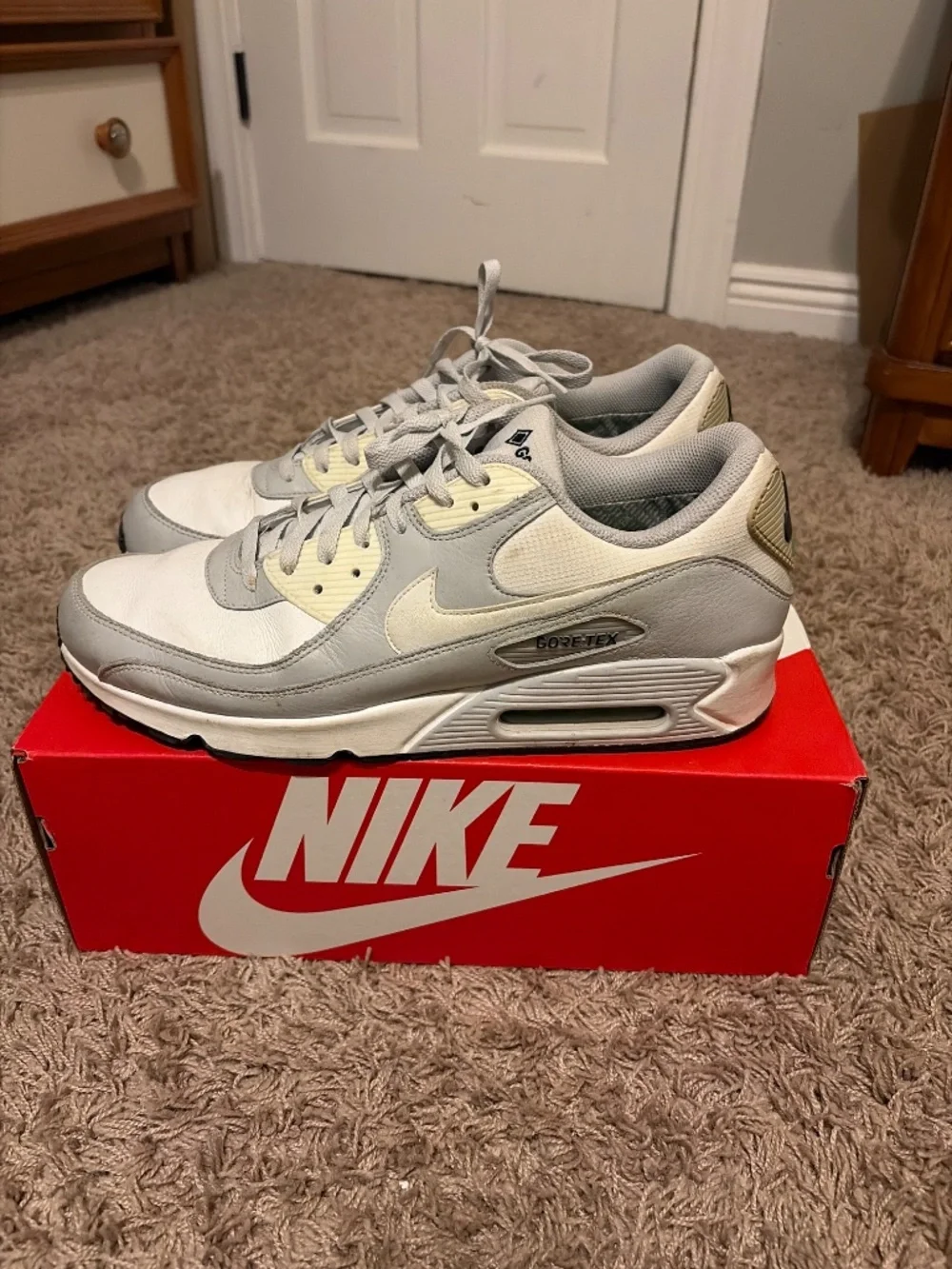 MENS SIZE 13 Air Max 90 GTX (Used)